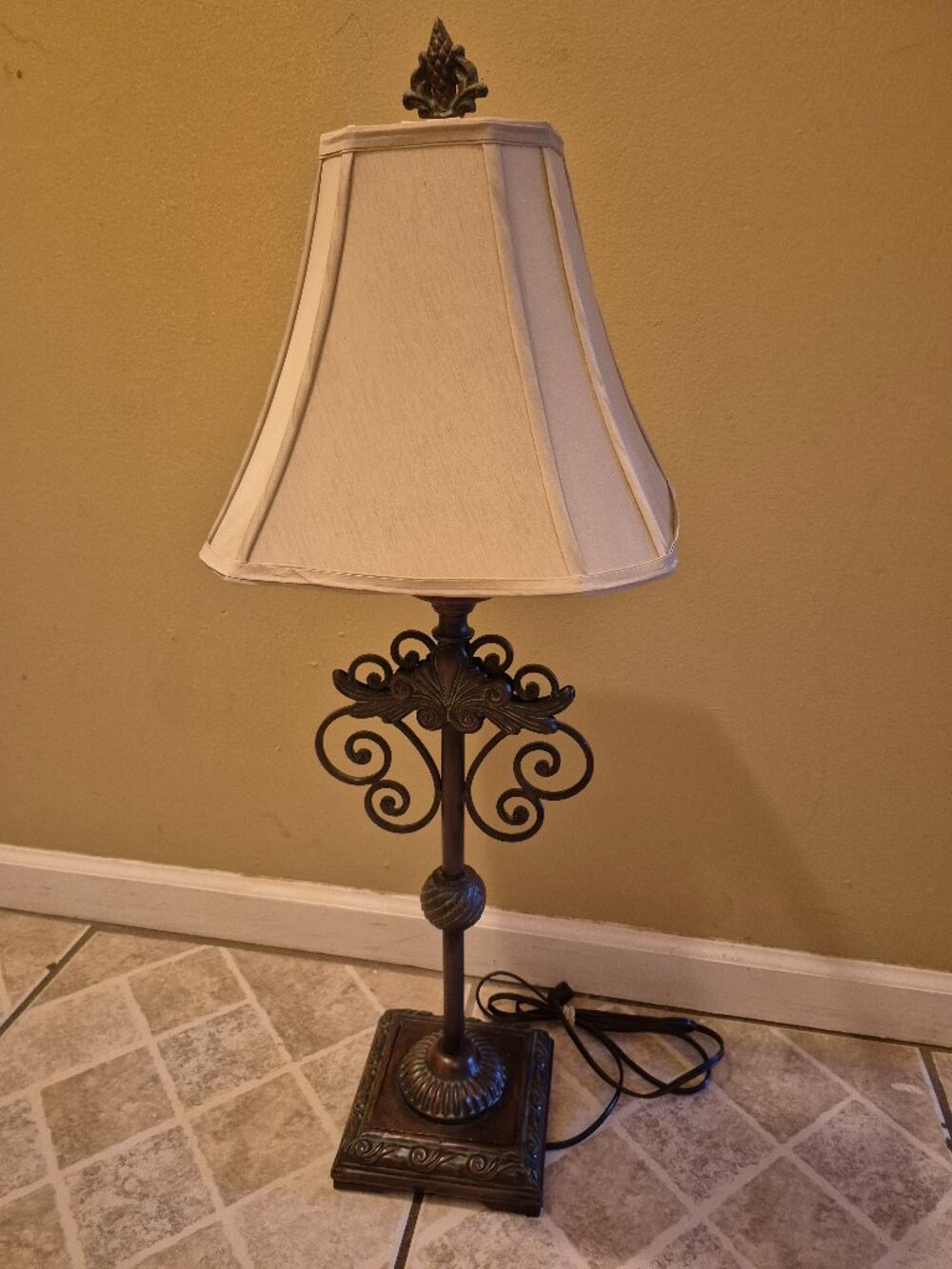 MODERN REPRODUCTION TABLE LAMP
